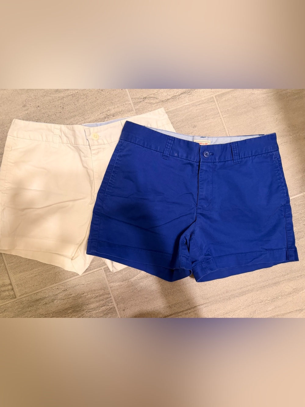 GAP Women's Chino Shorts - White & Royal Blue